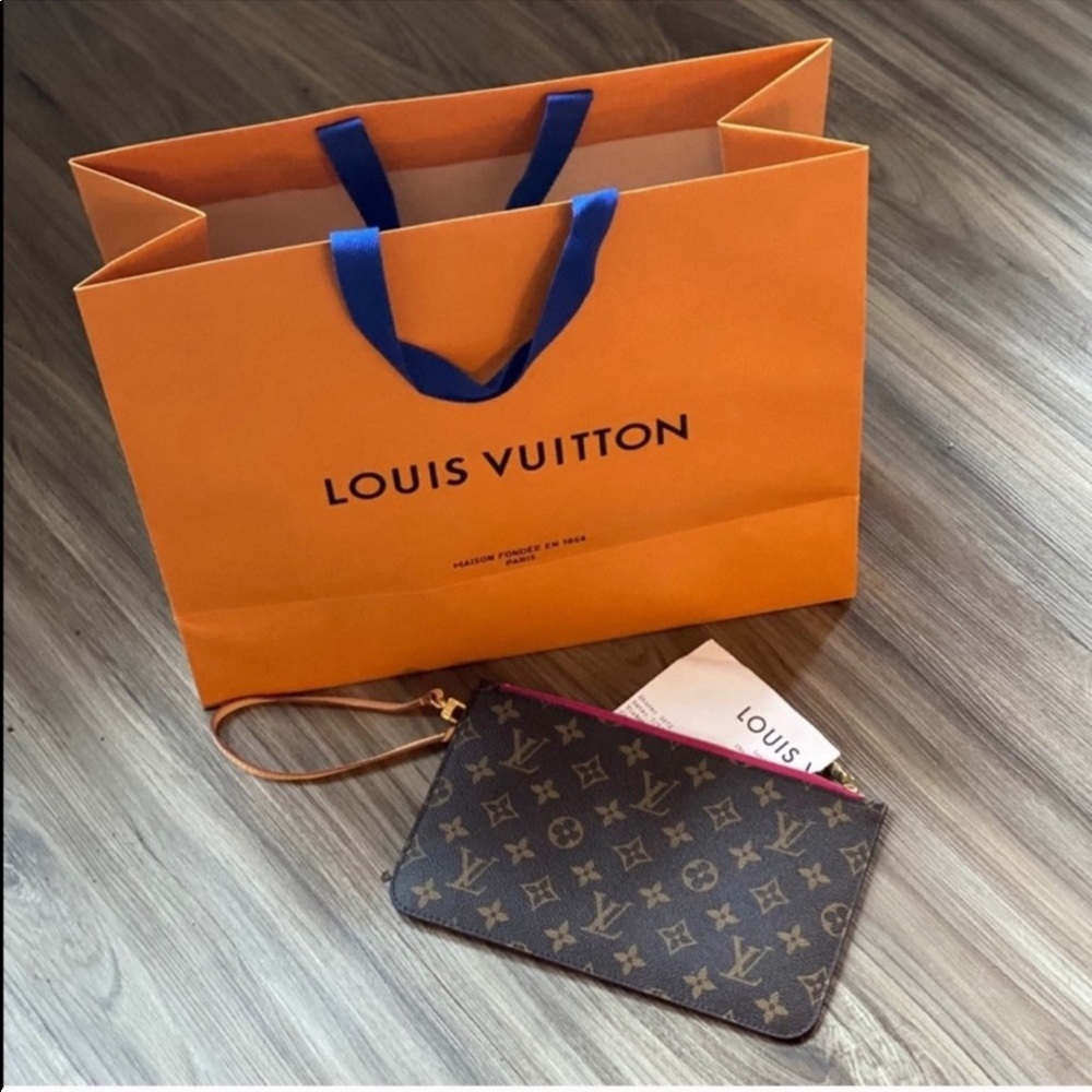 Louis Vuitton Neverfull MM Pochette Wristlet